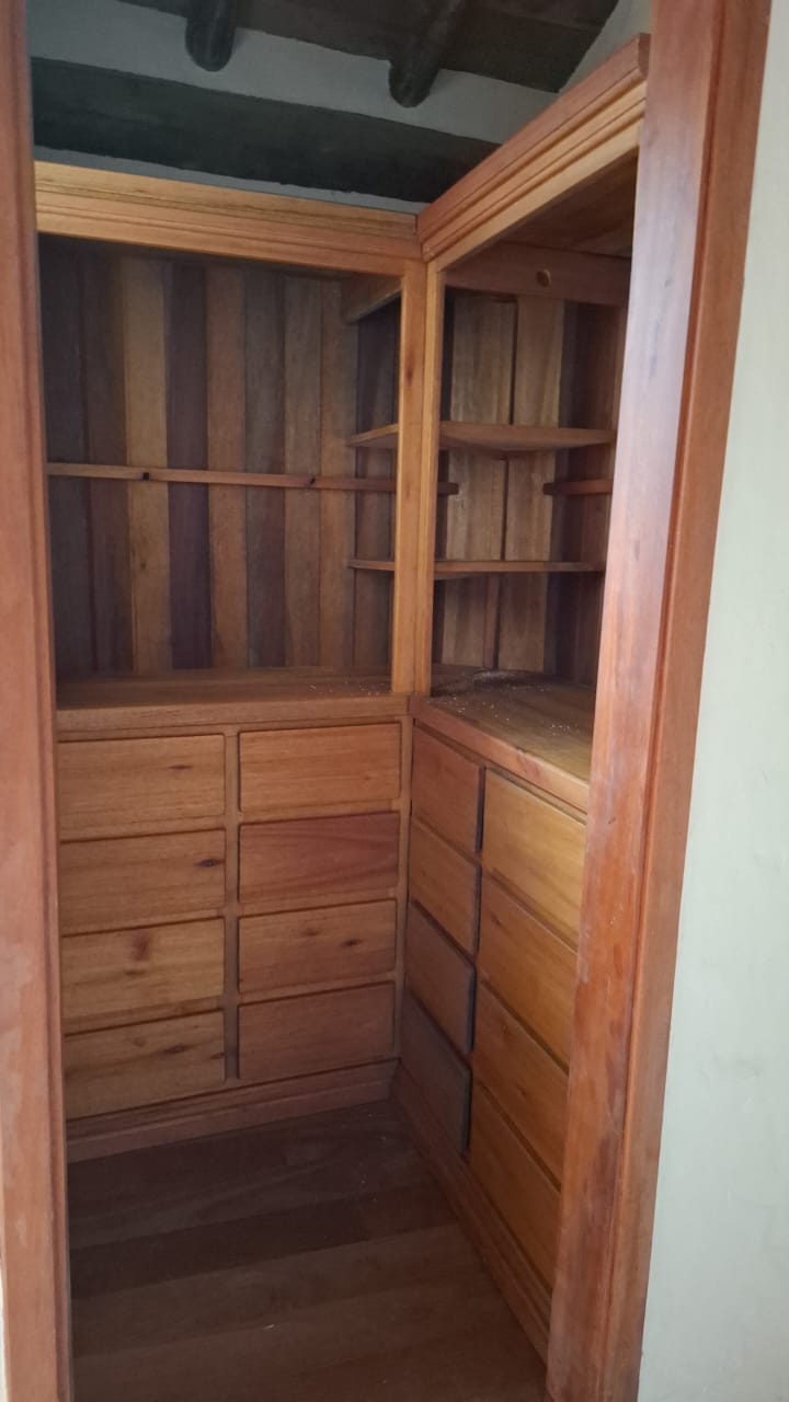 Foto enviada de guarda-roupa de canto